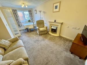 Lounge- click for photo gallery